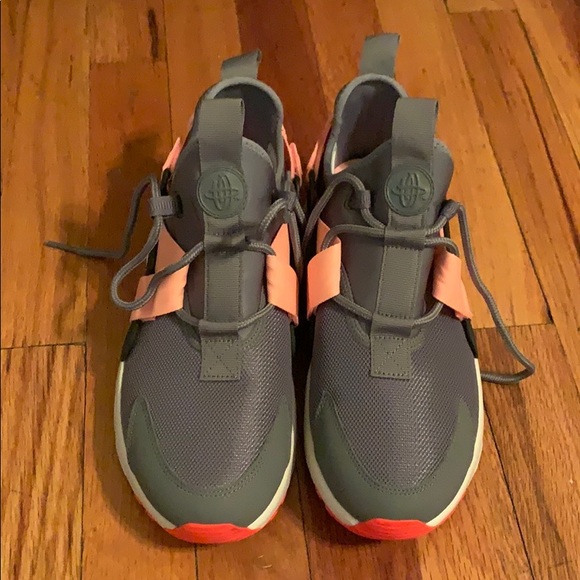 Nike Shoes - New Nike Tennis shoes! ☯️